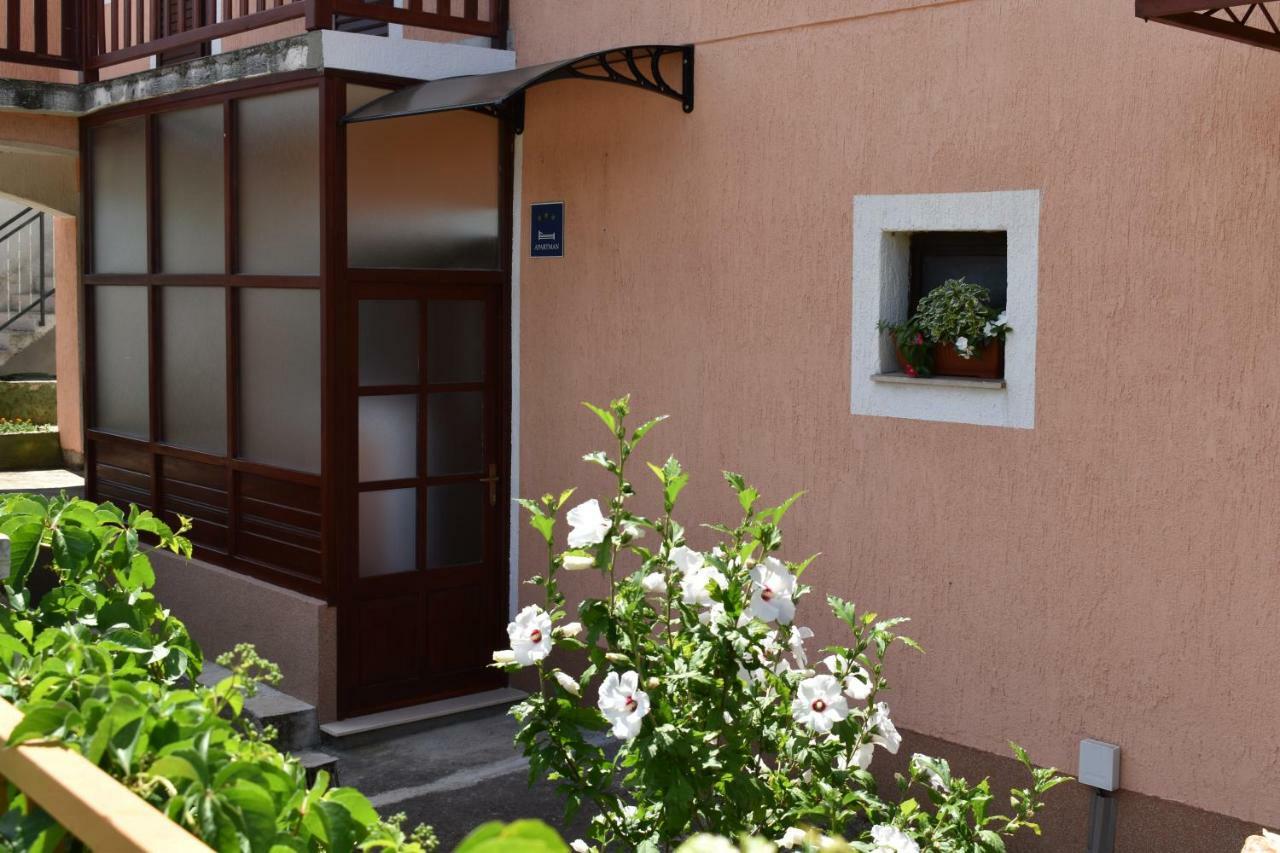 Apartment Nakic Vrpolje Exterior photo
